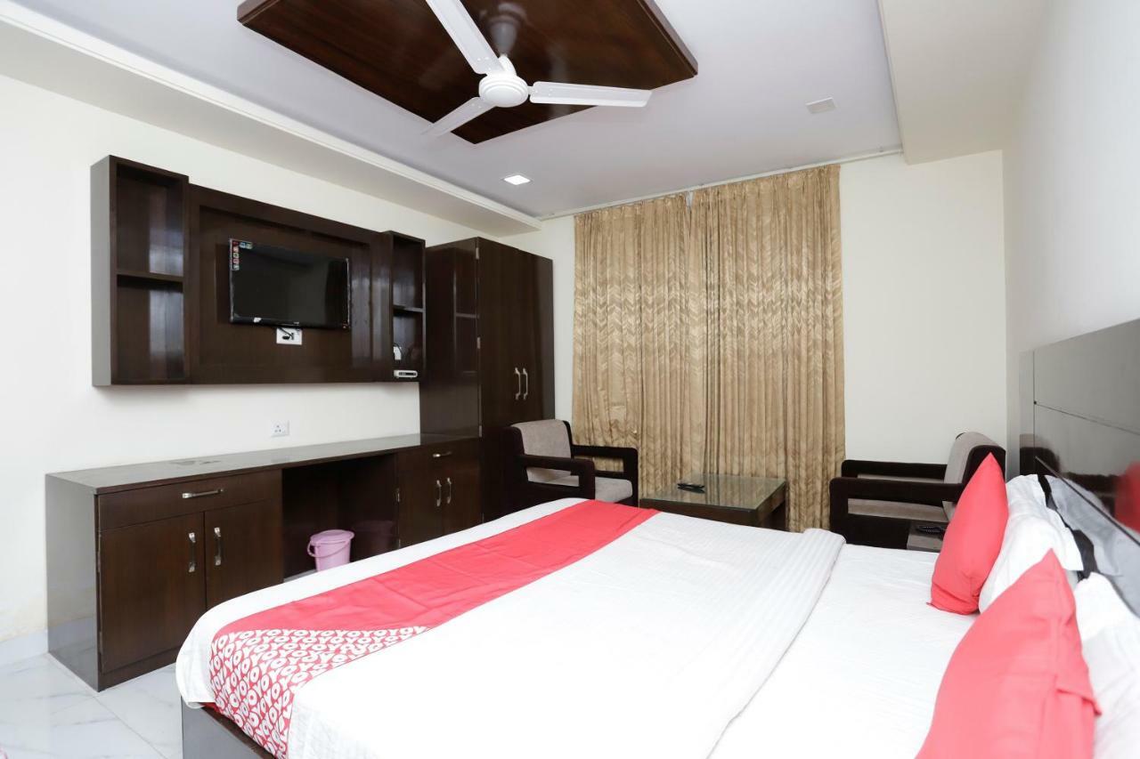 Oyo 39595 Hotel Ray Ban Kankhal Exterior foto
