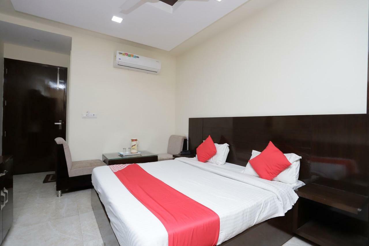 Oyo 39595 Hotel Ray Ban Kankhal Exterior foto