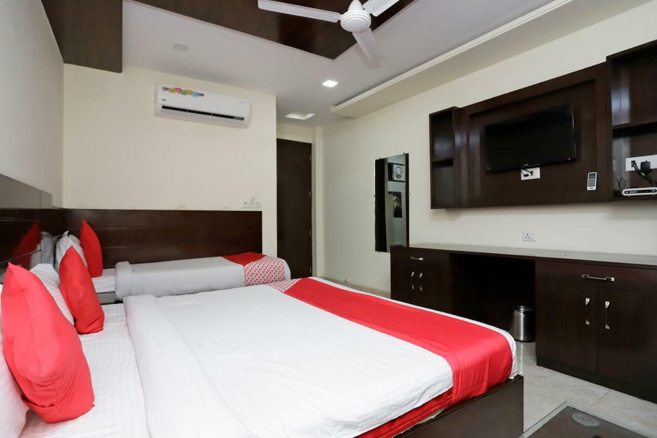 Oyo 39595 Hotel Ray Ban Kankhal Exterior foto