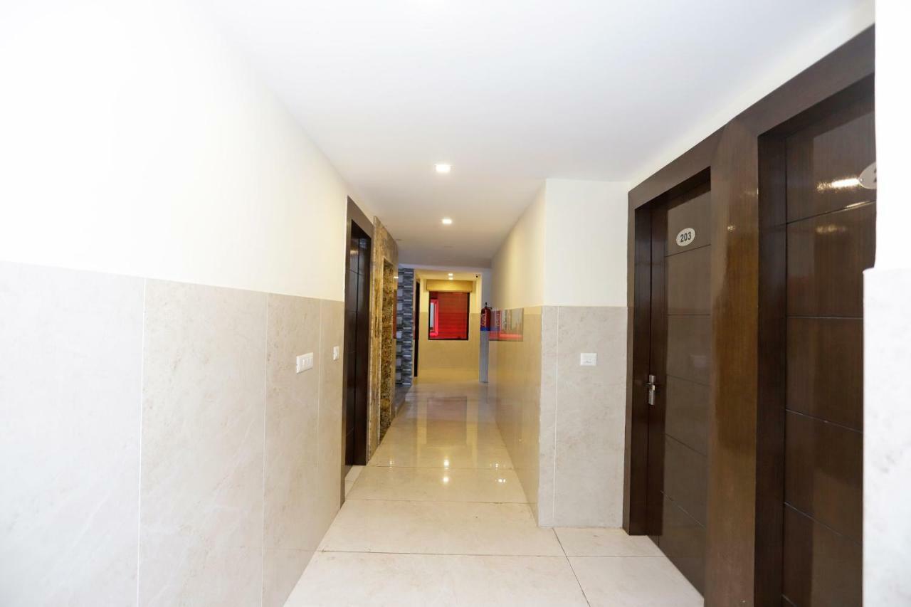 Oyo 39595 Hotel Ray Ban Kankhal Exterior foto
