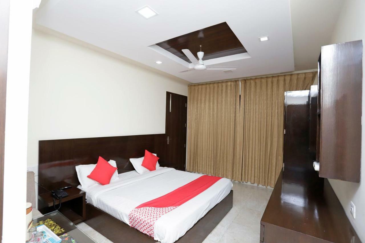 Oyo 39595 Hotel Ray Ban Kankhal Exterior foto