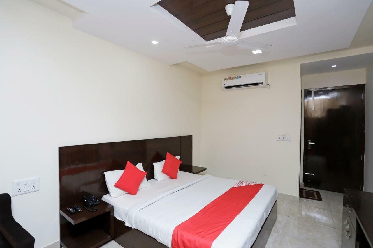 Oyo 39595 Hotel Ray Ban Kankhal Exterior foto