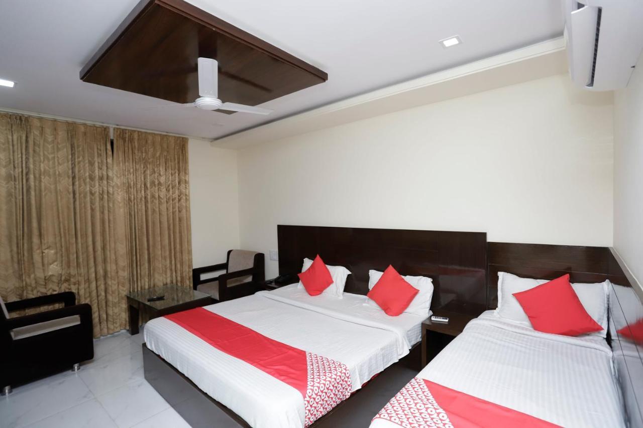 Oyo 39595 Hotel Ray Ban Kankhal Exterior foto