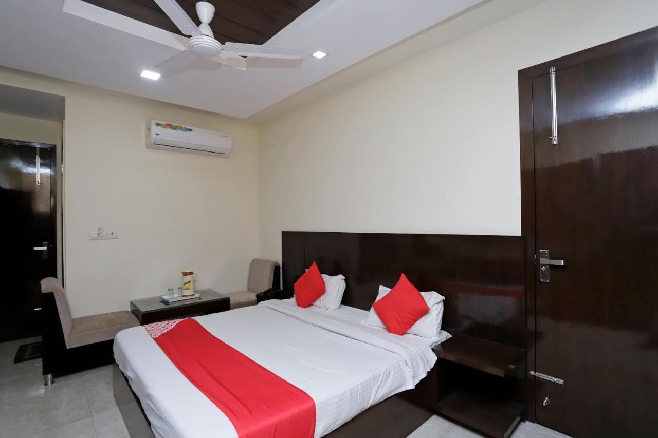Oyo 39595 Hotel Ray Ban Kankhal Exterior foto